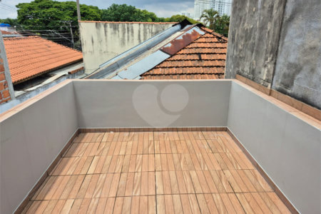 Casa à venda com 4 quartos, sendo 1 suíte, no condomínio Residencial Alto da Lapa II, São Paulo - SP
