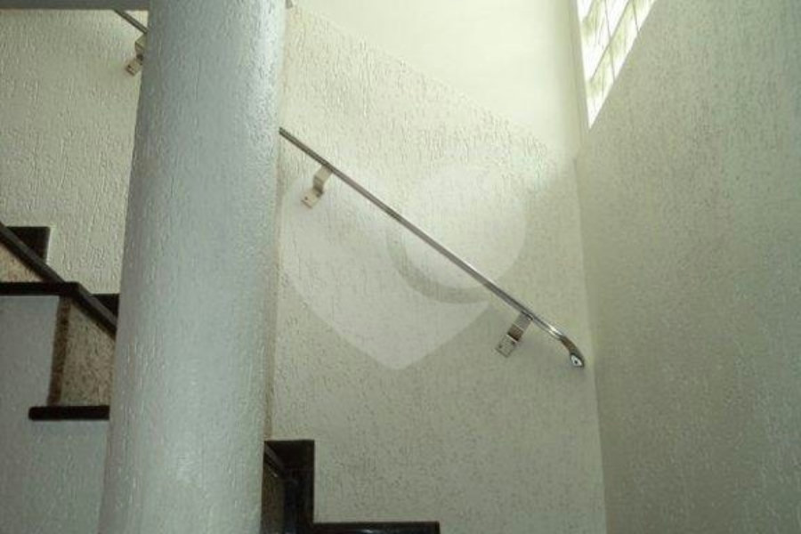 Sobrado à venda com 4 quartos, sendo 1 suíte,  em Parque Edu Chaves, São Paulo, SP