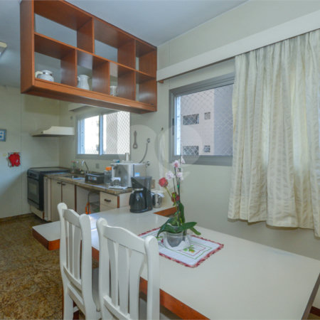 Apartamento à venda com 4 quartos, sendo 1 suíte, em Moema, São Paulo, SP