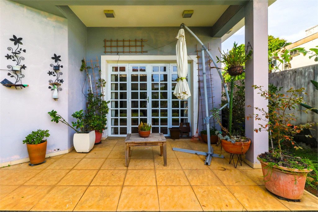 Sobrado à venda ou para alugar com 4 quartos, sendo 3 suítes, em Vila Madalena, São Paulo, SP