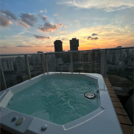 Cobertura à venda com 2 quartos, sendo 1 suíte,  em Jardim das Acácias, São Paulo, SP