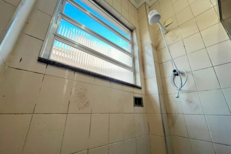 Apartamento na Quadra da Praia na Ponta da Praia – Andar Alto | Excelente Oportunidade em Santos!