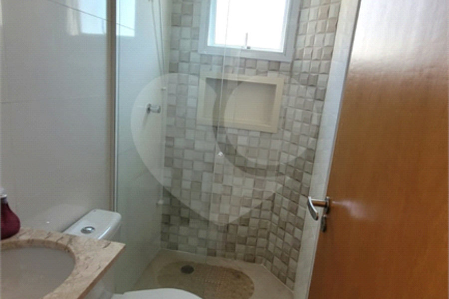 Casa à venda com 2 suítes no condomínio Residencial Sophia, São Paulo - SP