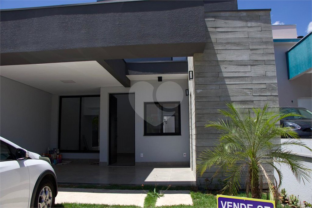 Casa à venda com 3 quartos, sendo 1 suíte, no condomínio Village Moutonee Salto, Salto - SP