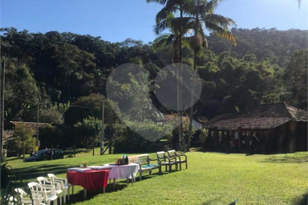 Sítio à venda com 5 suítes em Botujuru, Mogi das Cruzes, SP