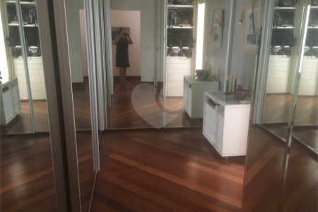 Apartamento à venda com 4 quartos, sendo 3 suítes, em Moema, São Paulo, SP