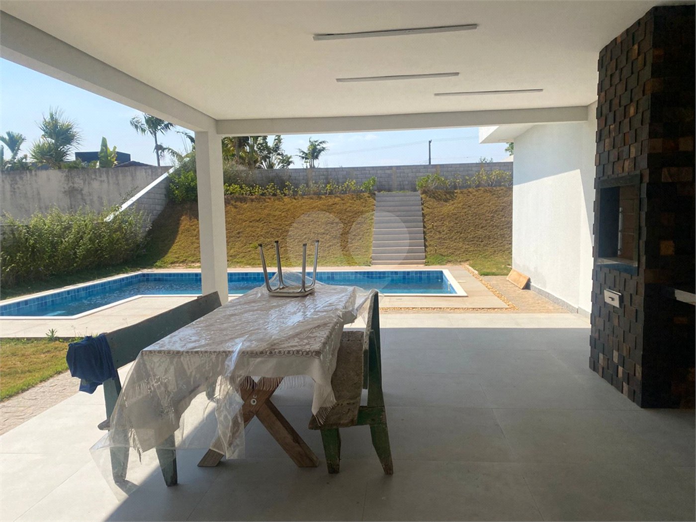 Casa à venda com 4 suítes no condomínio Village Saint Charbel, Araçoiaba da Serra - SP