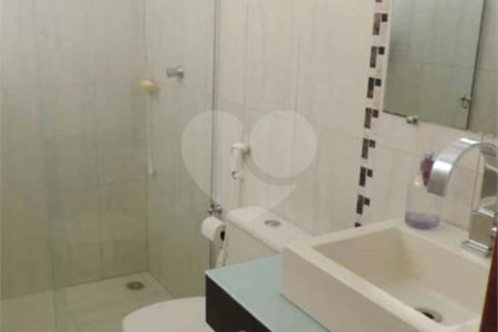 Casa Térrea com 2 dormitórios, sendo 1 suíte.