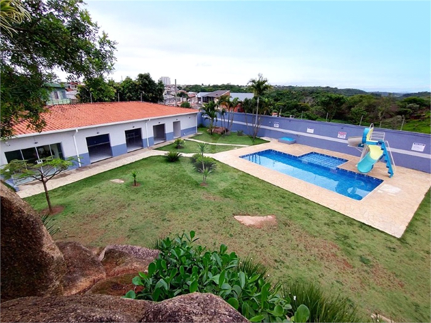 Casa à venda com 3 quartos, sendo 1 suíte, no condomínio Rio das Pedras, Salto - SP