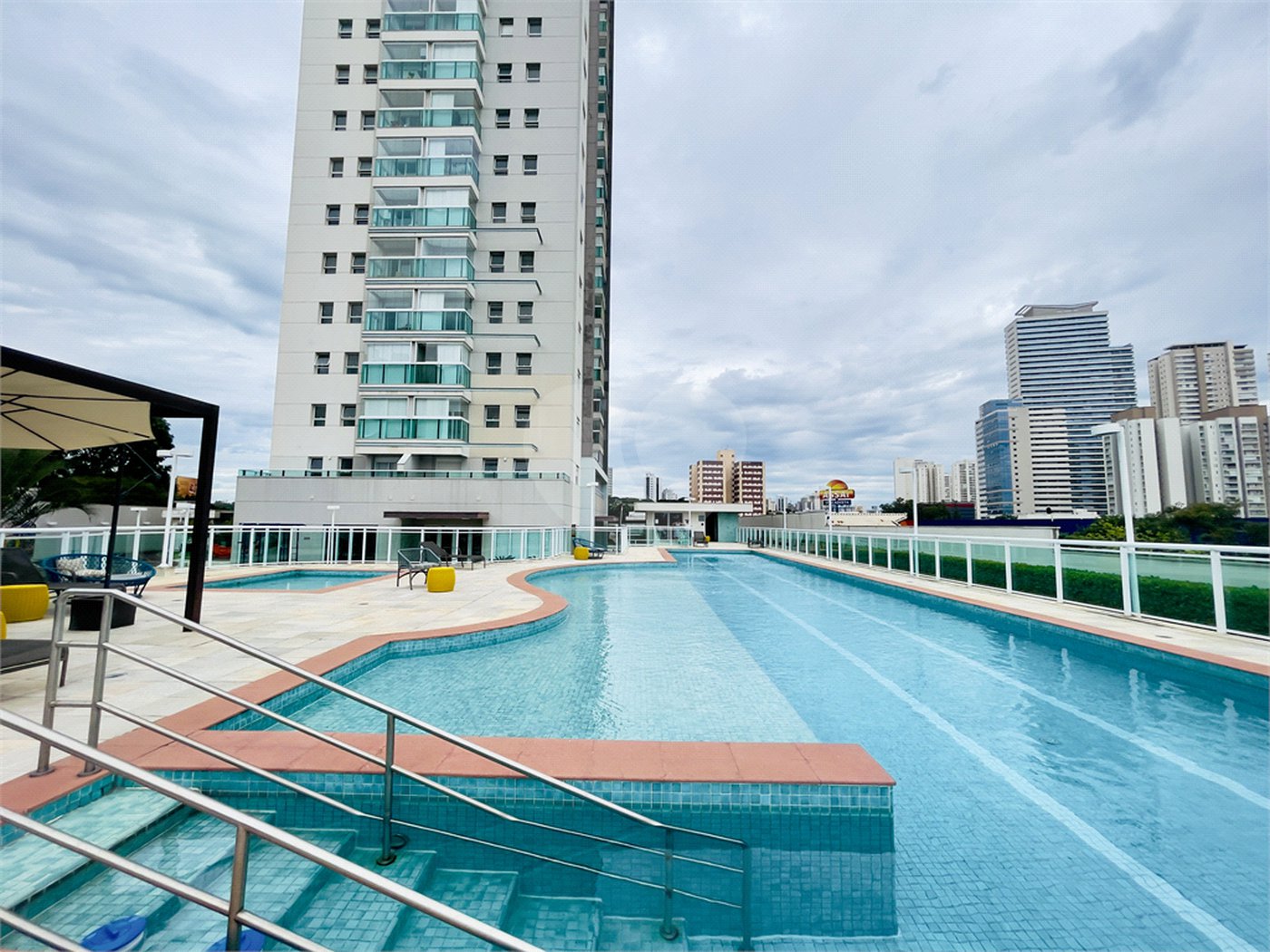 Apartamento à venda com 2 suítes em Vila Scarpelli, Santo André, SP