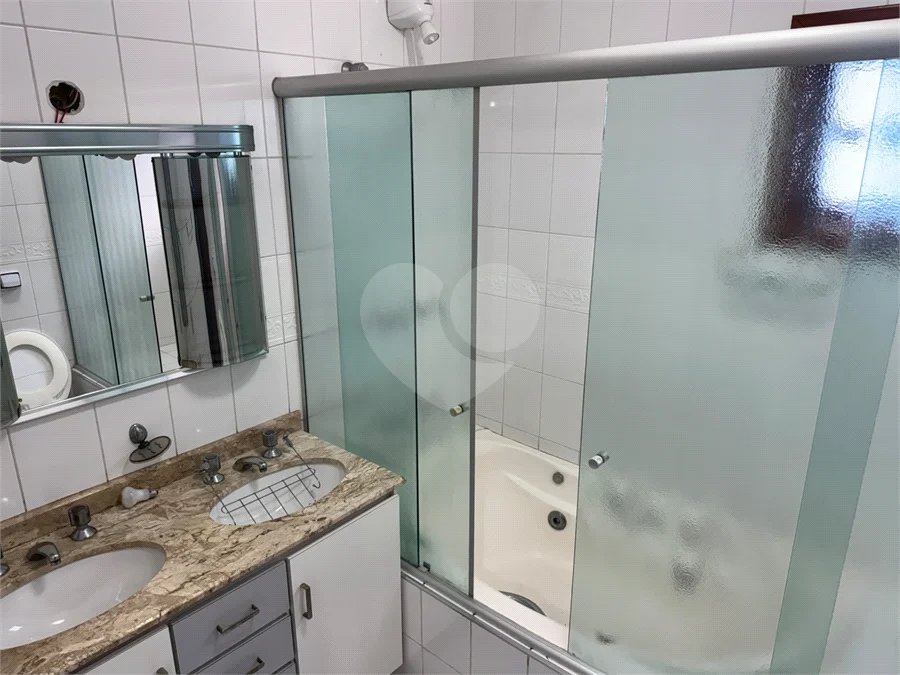 Sobrado à venda ou para alugar com 3 suítes em Vila Sônia, São Paulo, SP