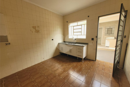 Casa à venda com 3 quartos, sendo 1 suíte, em Parque Maria Domitila, São Paulo, SP