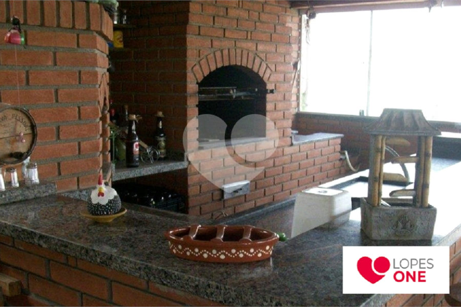 Sobrado à venda com 5 quartos, sendo 1 suíte, em Parada Inglesa, São Paulo, SP