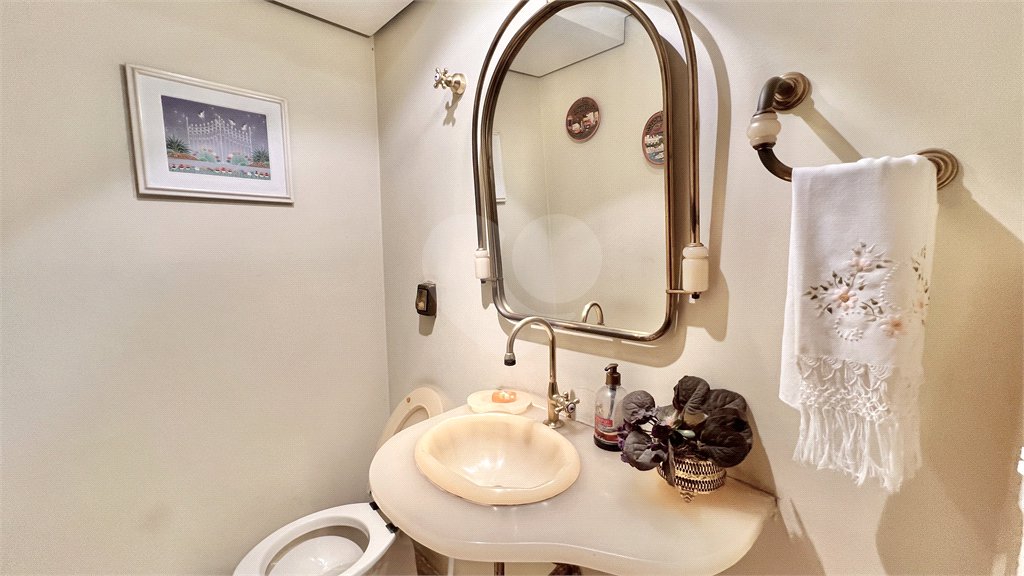 Apartamento à venda com 4 quartos, sendo 1 suíte, em Vila Mariana, São Paulo, SP