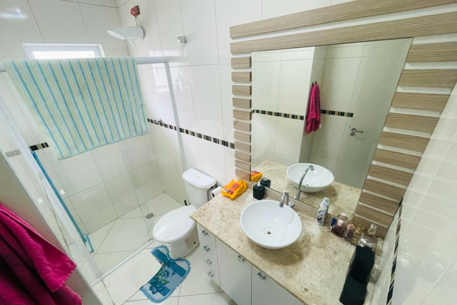 Casa à venda com 3 quartos, sendo 1 suíte,  no condomínio Rafaela I, São Paulo - SP