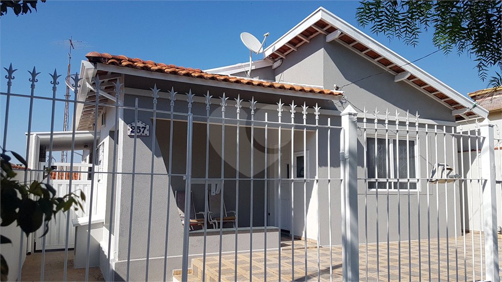 Casa à venda com 3 quartos, sendo 1 suíte,  no Centro, Vinhedo, SP