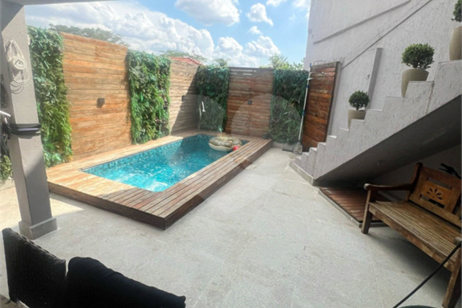 Sobrado à venda com 3 quartos, sendo 1 suíte,  em Vila Irmãos Arnoni, São Paulo, SP