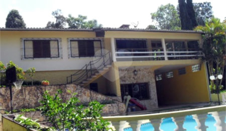 Sobrado à venda com 5 quartos, sendo 1 suíte,  em Roseira, Mairiporã, SP