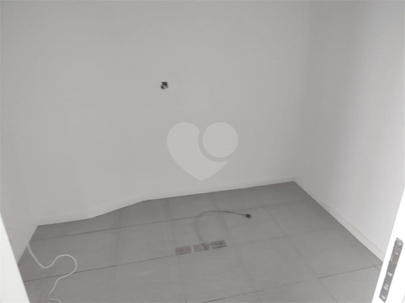 Sala Comercial na Prestigiada Alameda Lucas Nogueira Garcez