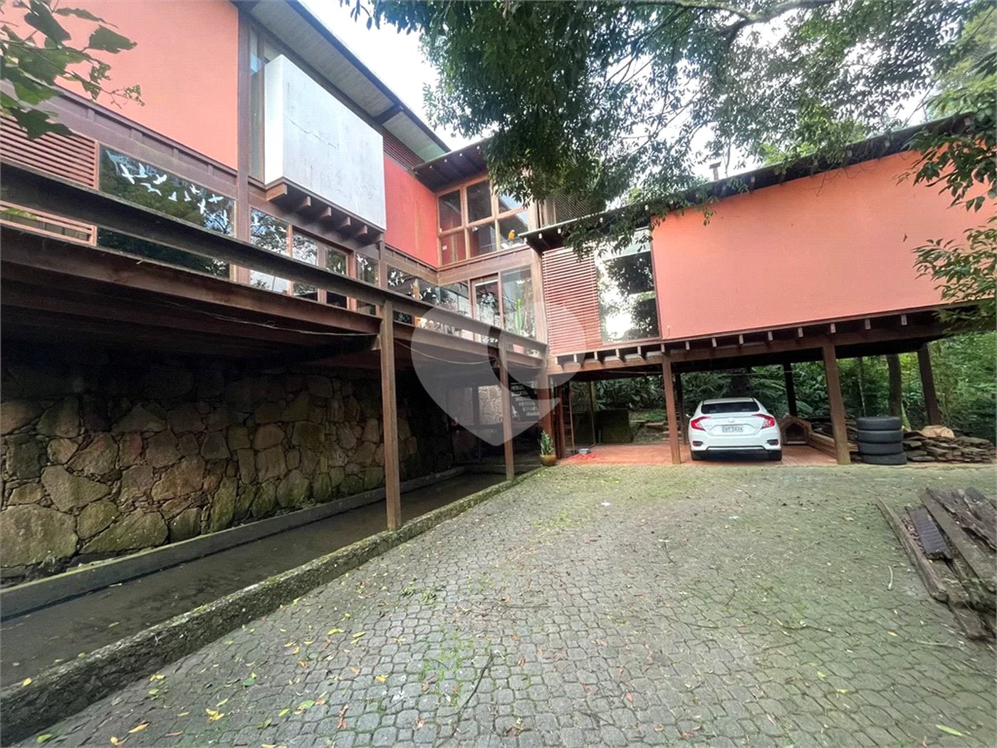 Casa à venda com 3 quartos, sendo 1 suíte, no condomínio Jardim da Montanha I, Mairiporã - SP
