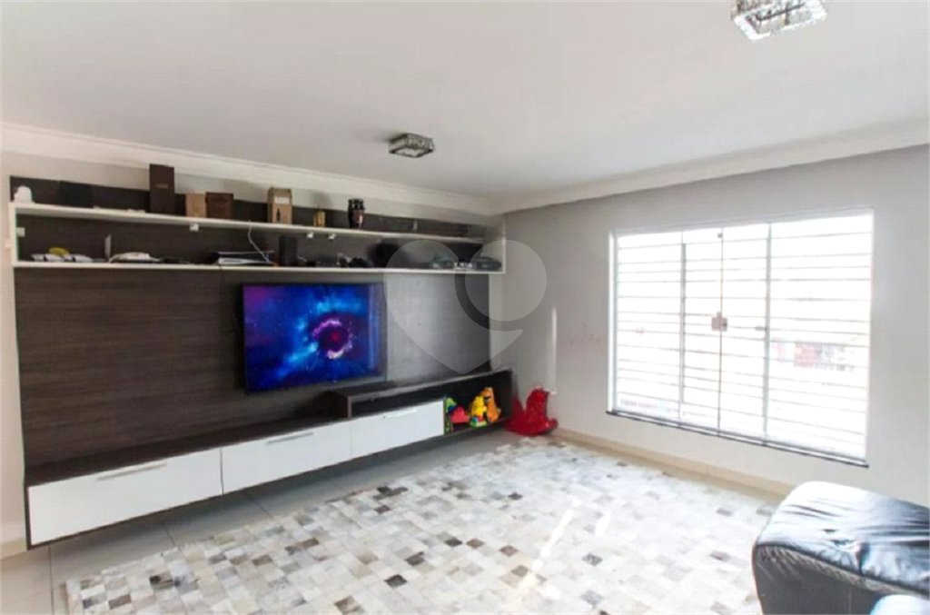 Sobrado à venda com 3 quartos, sendo 1 suíte, em Vila Nivi, São Paulo, SP