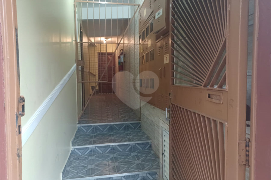 Apartamento super bem localizado, com 01 dormitório e armário embutido
