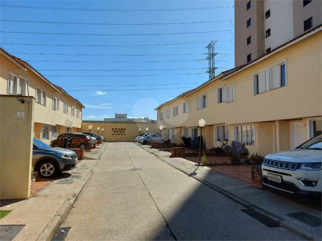 Casa à venda com 3 quartos, sendo 1 suíte,  no condomínio Vila das Macieiras, São Paulo - SP