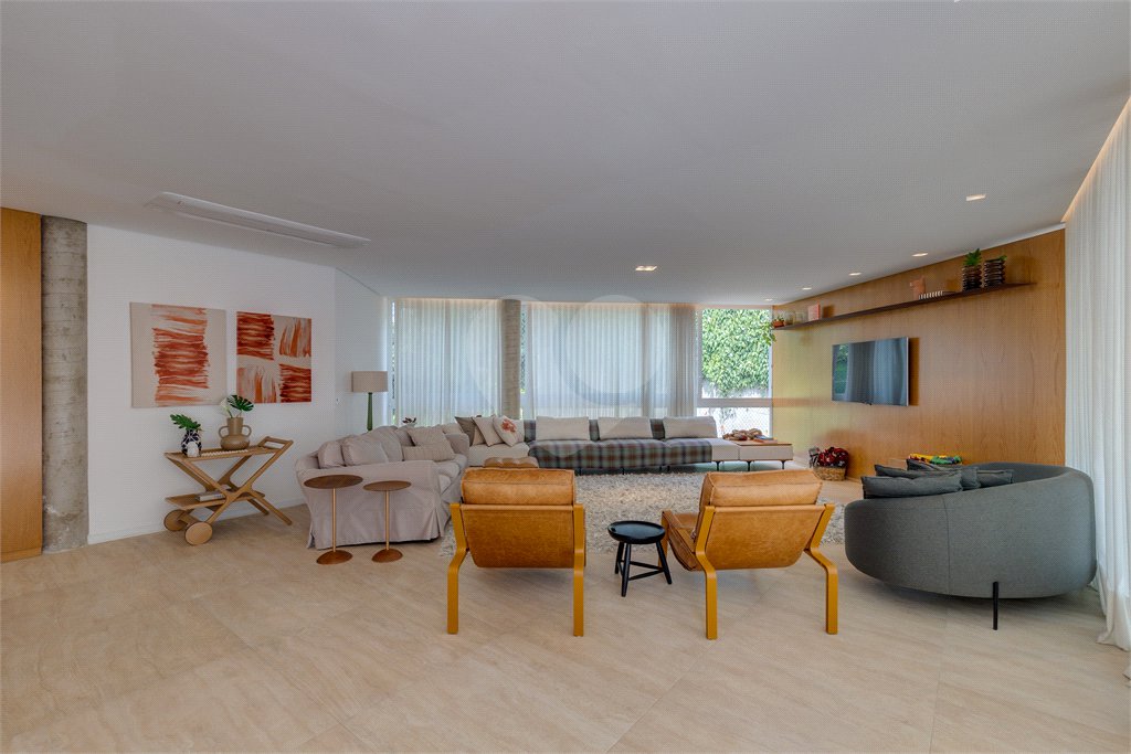 Casa à venda com 3 suítes no condomínio Residencial Canumã, São Paulo - SP