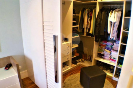 Casa à venda com 5 suítes no condomínio Travessa Tenente Ariston de Oliveira,4, São Paulo - SP