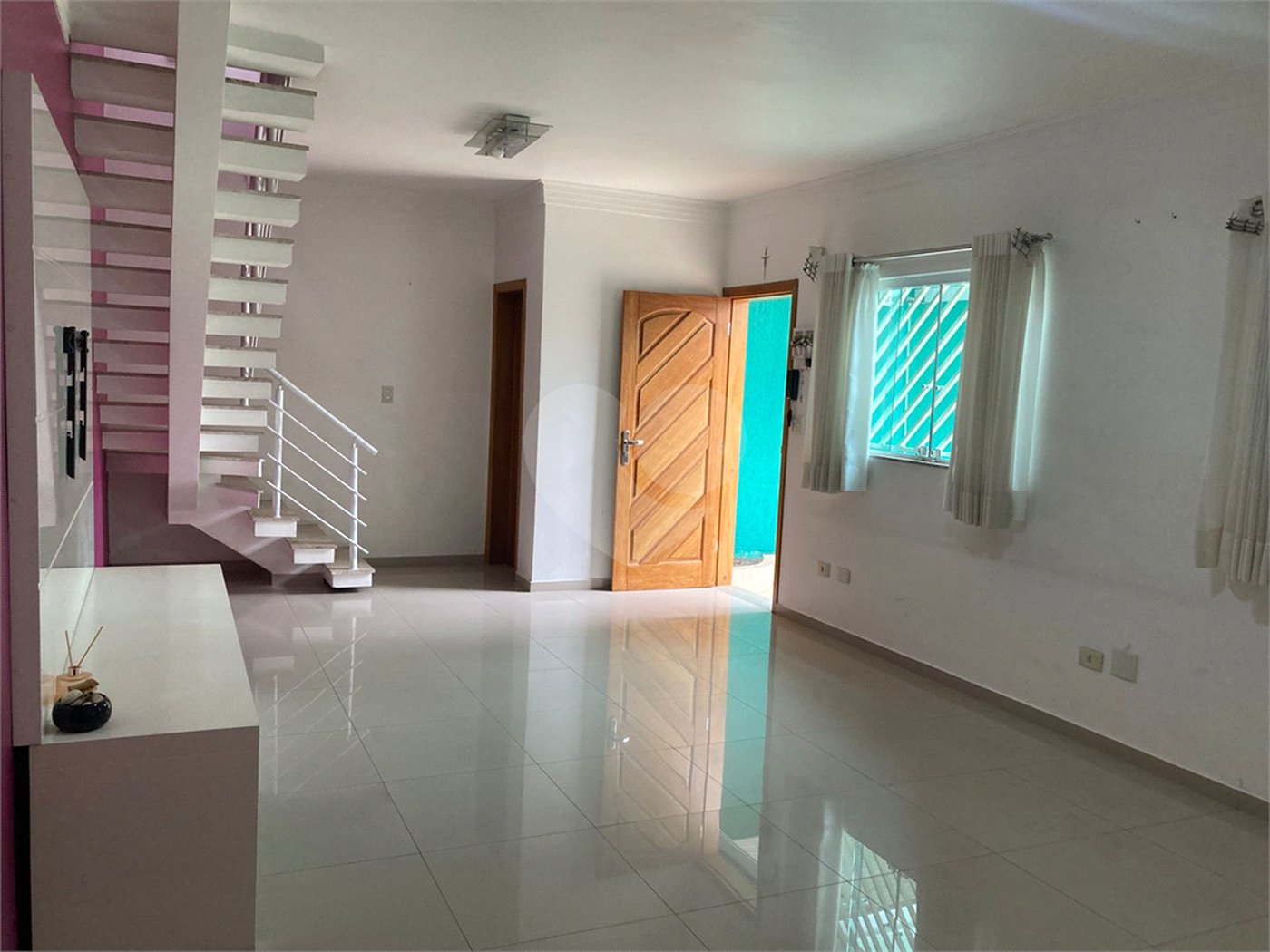 Sobrado à venda com 3 quartos, sendo 1 suíte, em Vila Constança, São Paulo, SP