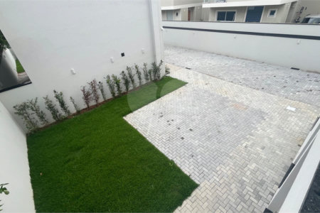 Casa à venda com 3 suítes no condomínio Village Itaguaçu, Atibaia - SP