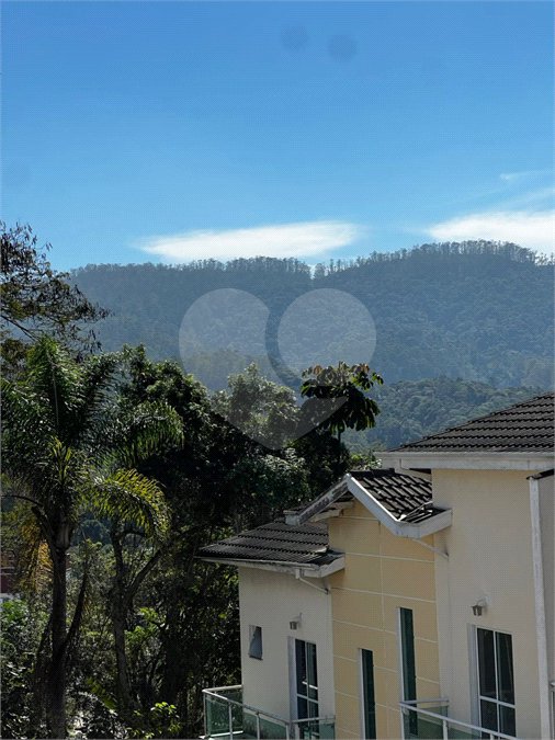 Sobrado à venda com 3 quartos, sendo 1 suíte,  em Vila Suissa, Mogi das Cruzes, SP