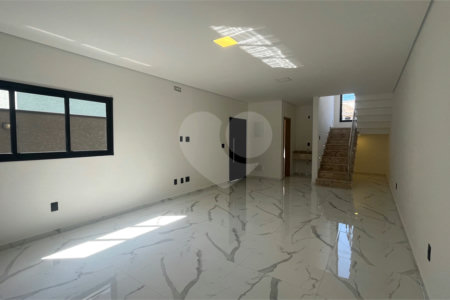 Sobrado à venda com 3 suítes em Vila Petrópolis, Atibaia, SP