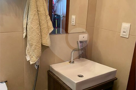 Sobrado à venda com 3 quartos em Vila Paulicéia, São Paulo, SP