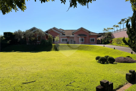 Casa à venda com 4 quartos, sendo 2 suítes, no condomínio Residencial Jardim Primavera, Louveira - SP