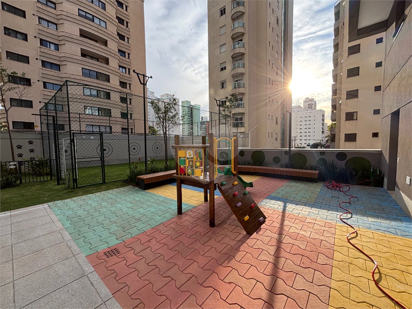 Apartamento à venda com 3 suítes em Moema, São Paulo, SP