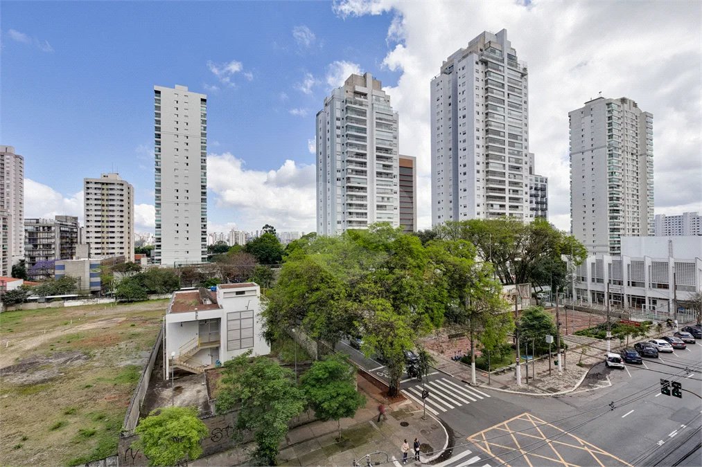 Apartamento à venda com 2 quartos, sendo 1 suíte, em Alto da Boa Vista, São Paulo, SP