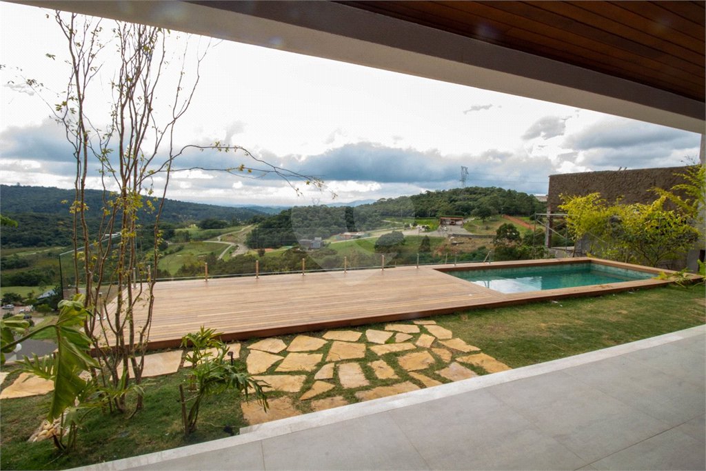 Casa à venda com 5 quartos, sendo 4 suítes, em Vila Darcy Penteado (mailasqui), São Roque, SP
