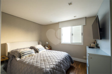 Apartamento à venda com 3 quartos, sendo 1 suíte,  em Jardim Marajoara, São Paulo, SP