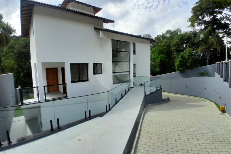 Casa à venda ou para alugar com 3 suítes no condomínio Sausalito, Mairiporã - SP