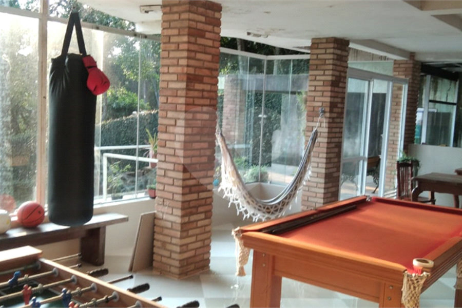 Casa à venda com 6 quartos, sendo 1 suíte, no condomínio Associação Reserva das Hortênsias, Mairiporã - SP