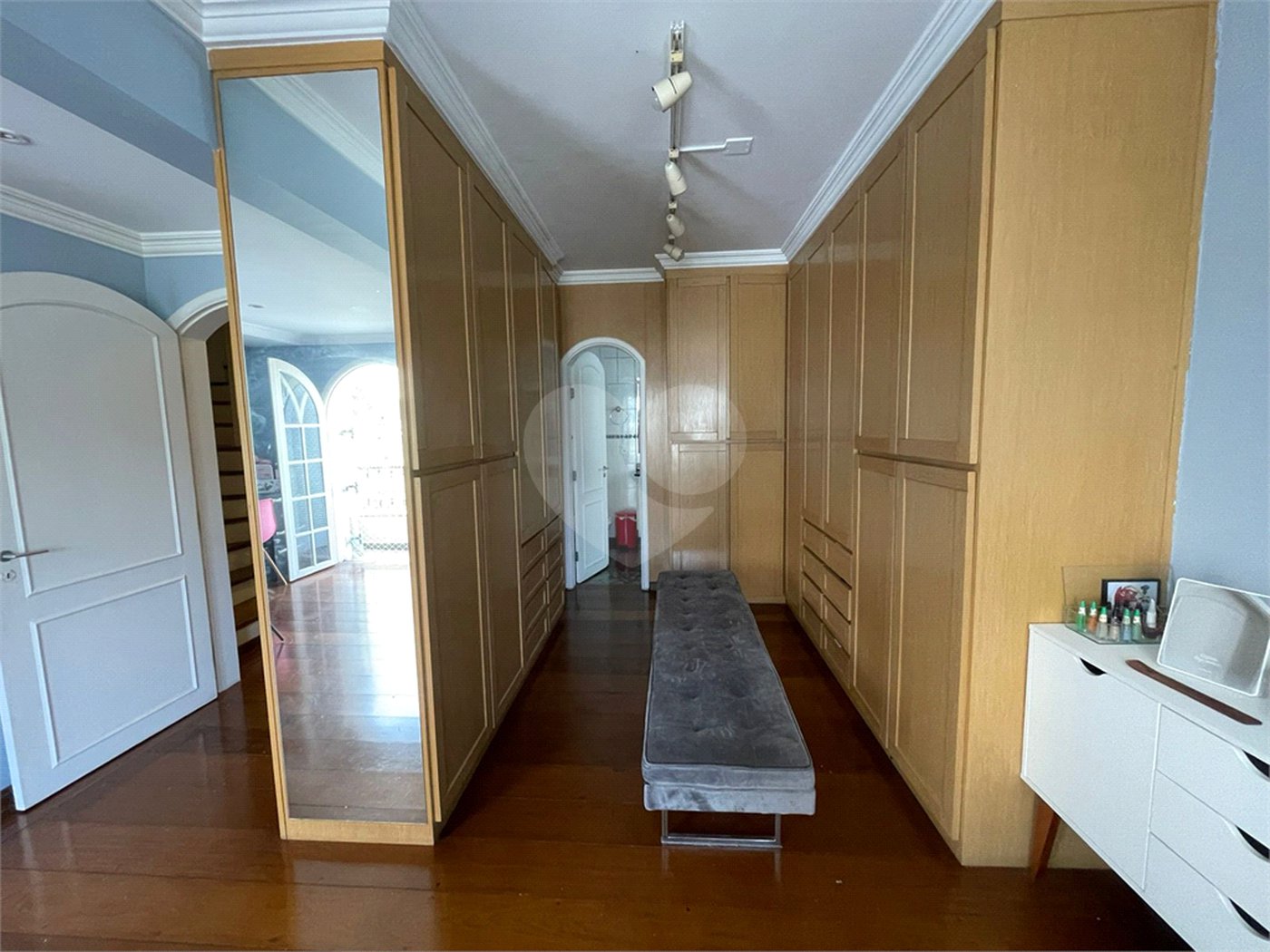Casa em condomínio à venda ou para alugar com 4 quartos, sendo 3 suítes,  em Jardim Panorama, São Paulo, SP