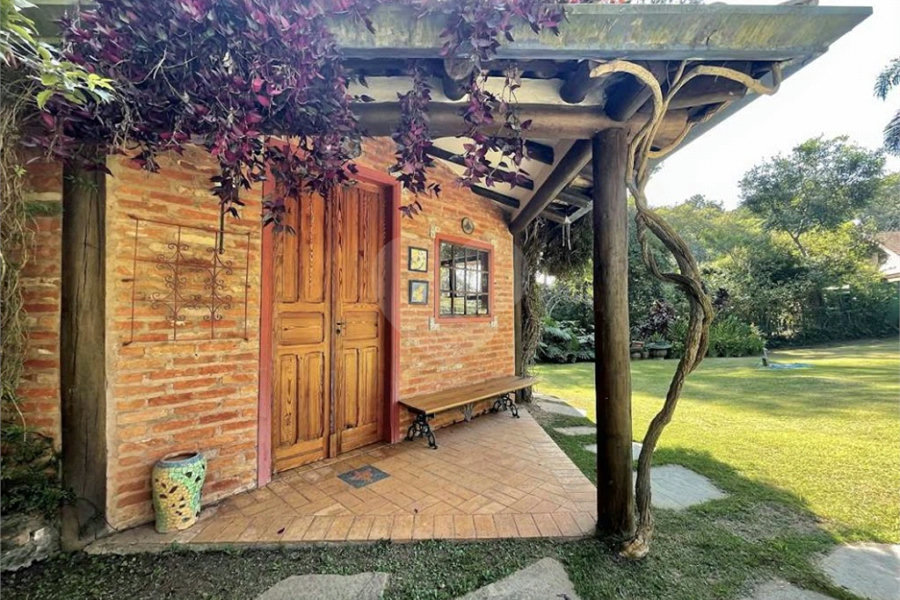 Casa à venda com 4 suítes no condomínio Jardim Mediterrâneo, Cotia - SP