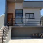 Sobrado à venda com 3 quartos, sendo 1 suíte,  em Residencial Jardins da Catalunha, Atibaia, SP