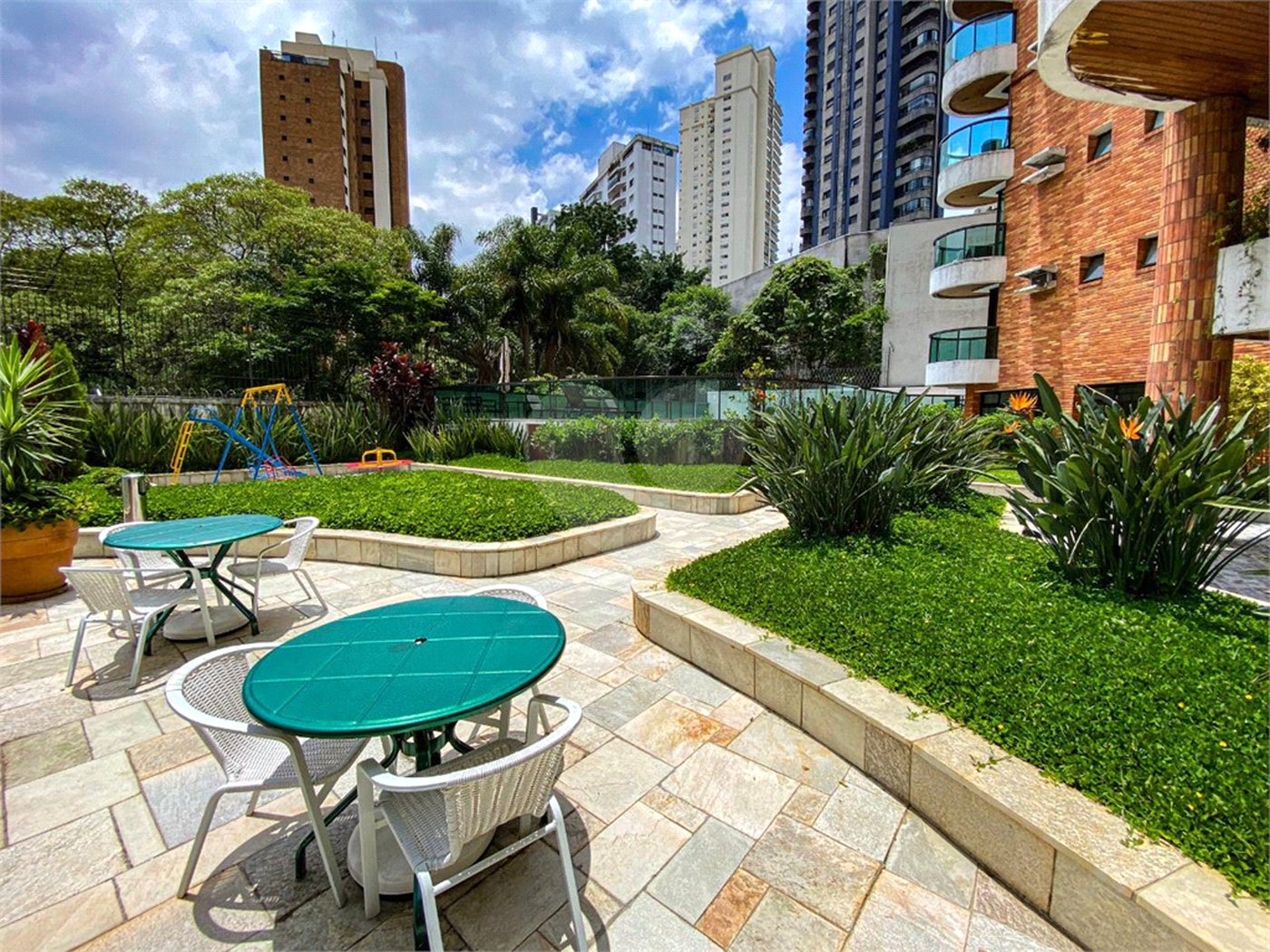 Apartamento à venda com 4 suítes em Vila Suzana, São Paulo, SP
