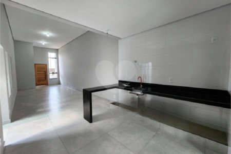 Casa à venda com 3 quartos, sendo 1 suíte, no condomínio Santinon, Sorocaba - SP
