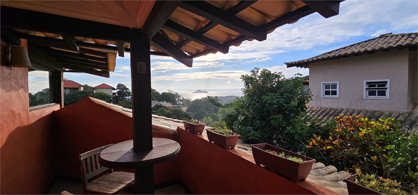 Casa à venda com 4 quartos, sendo 3 suítes, em João Fernandes, Armação dos Búzios, RJ