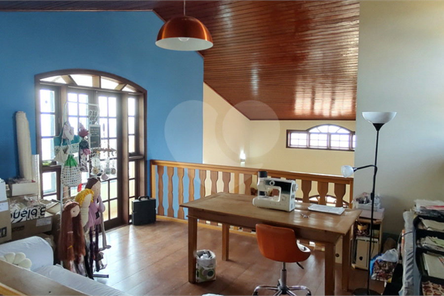 Casa à venda com 3 quartos, sendo 1 suíte, no Centro, Extrema, MG