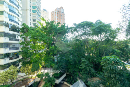 Apartamento à venda com 5 suítes em Moema, São Paulo, SP