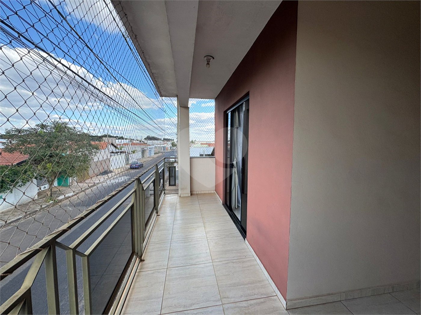 Sobrado á venda com Edícula, no Jardim Embaré, em São Carlos-SP.